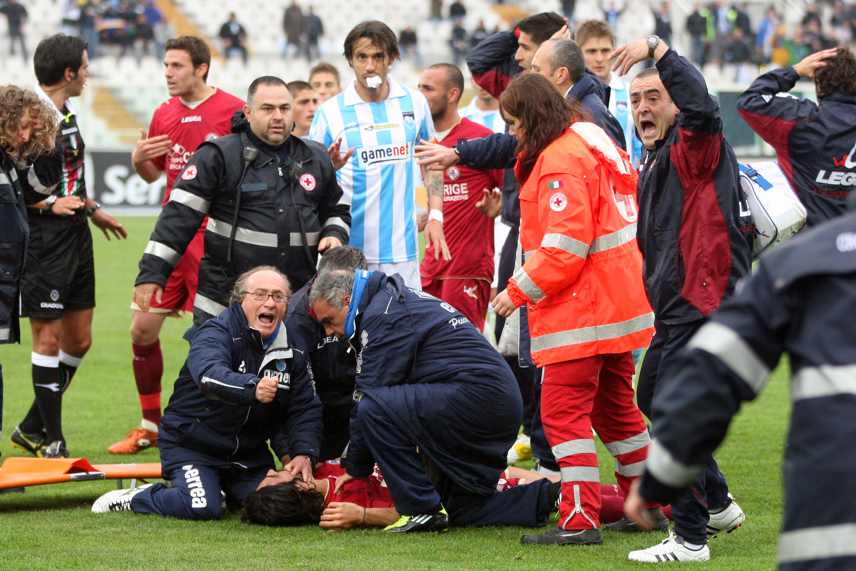 Italy suspends all soccer after death of player Piermario Morosini