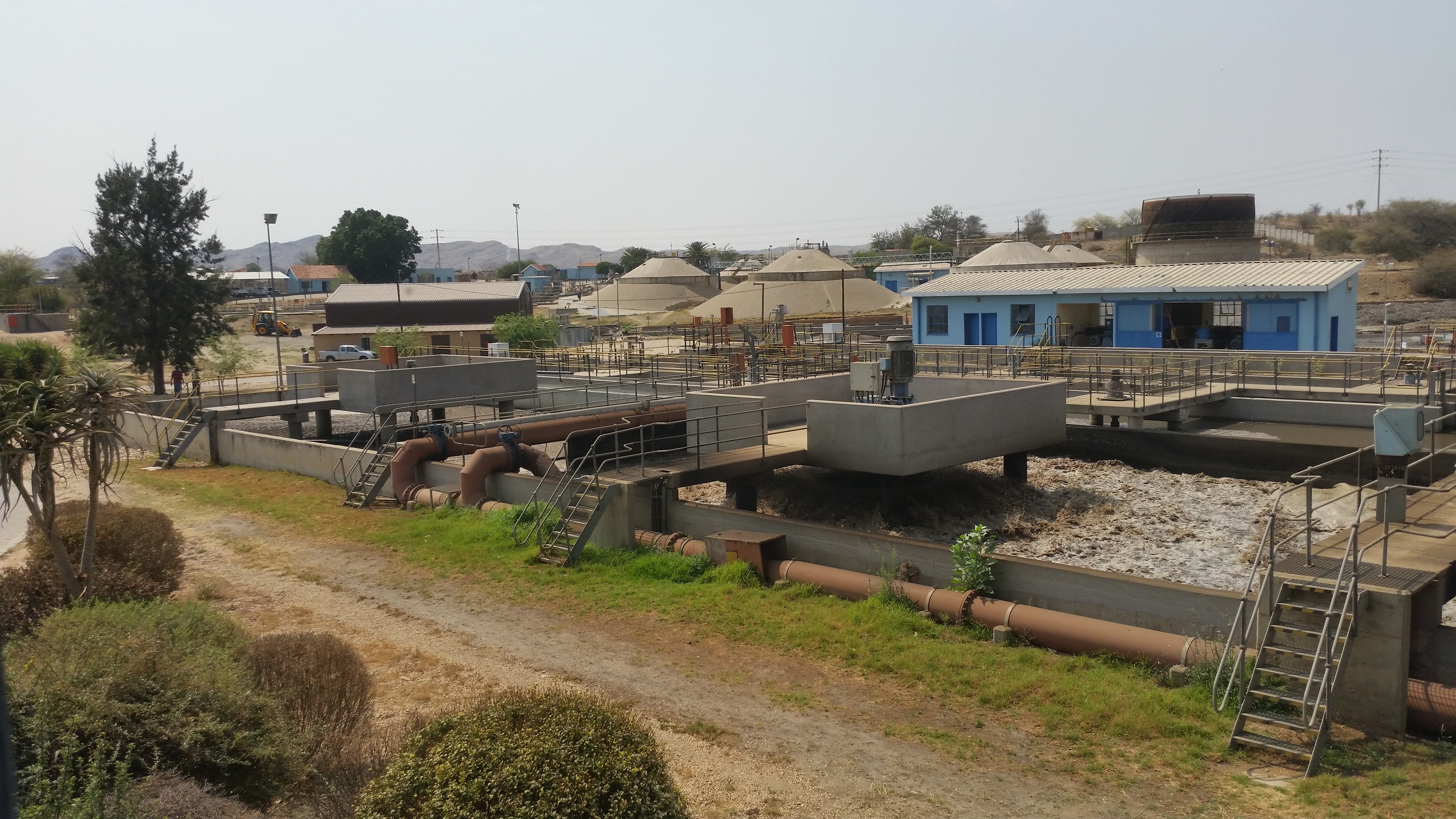 Waste pools The recyling process begins with a conventional sewage treatment system. But at the point where processed sewage would normally be discharged into a waterway, the Goreangab plant sends it through additional steps that purify it to drinking water standards