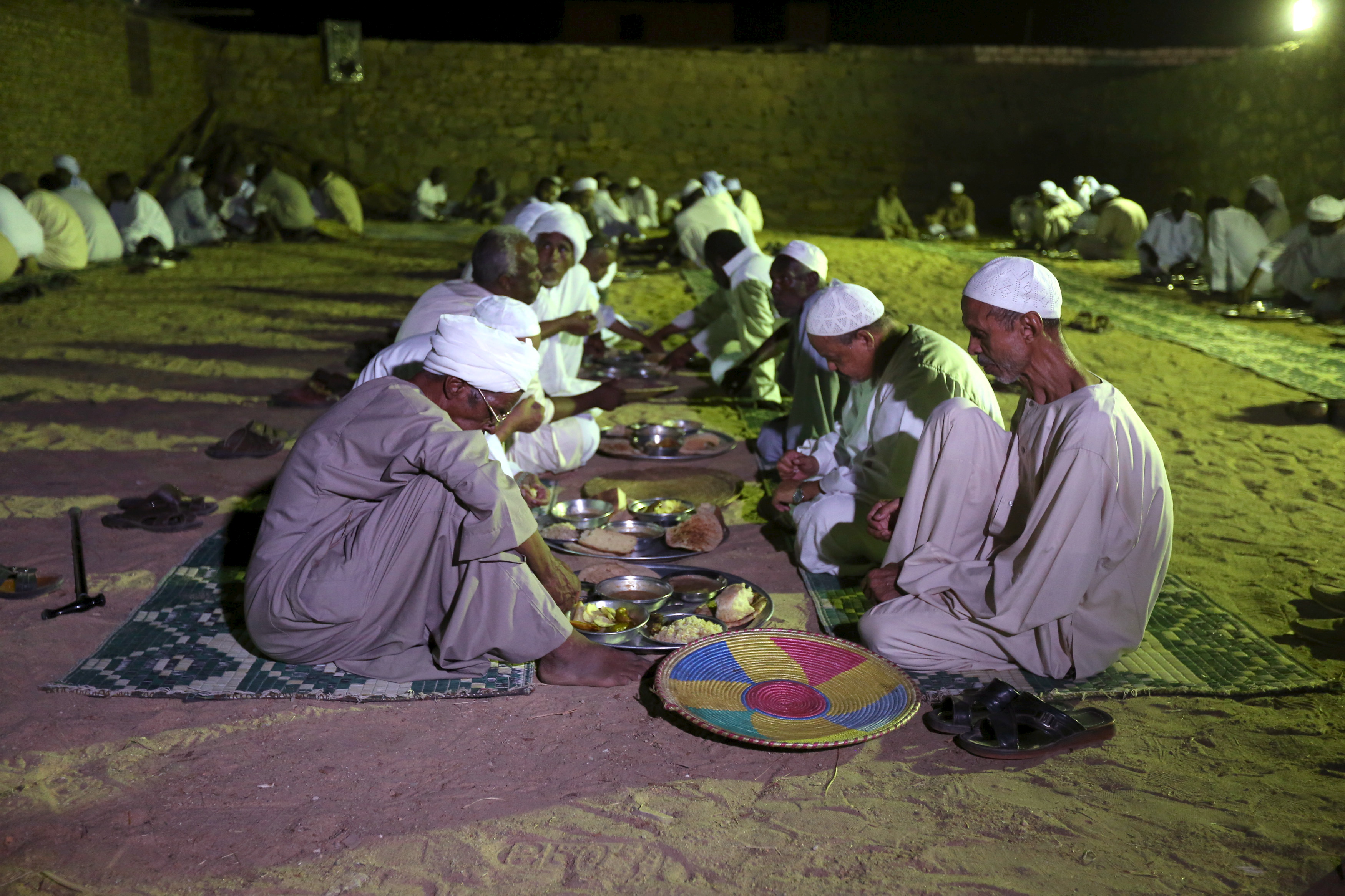 Invitees eat dinner as people celebrate a traditional Nubian wedding in the Nubian village of Adindan on Sept. 30, 2015. Invitees eat dinner as people celebrate a traditional Nubian wedding in the Nubian village of Adindan on Sept. 30, 2015.