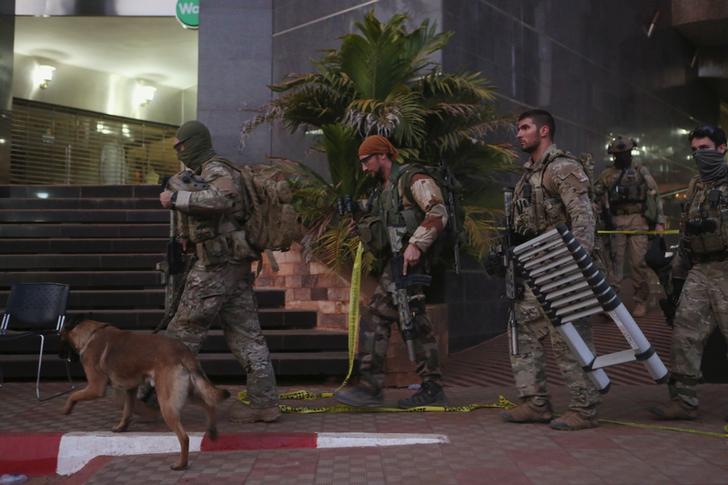 French soldiers leave the Radisson hotel in Bamako, Mali, November 20, 2015.
