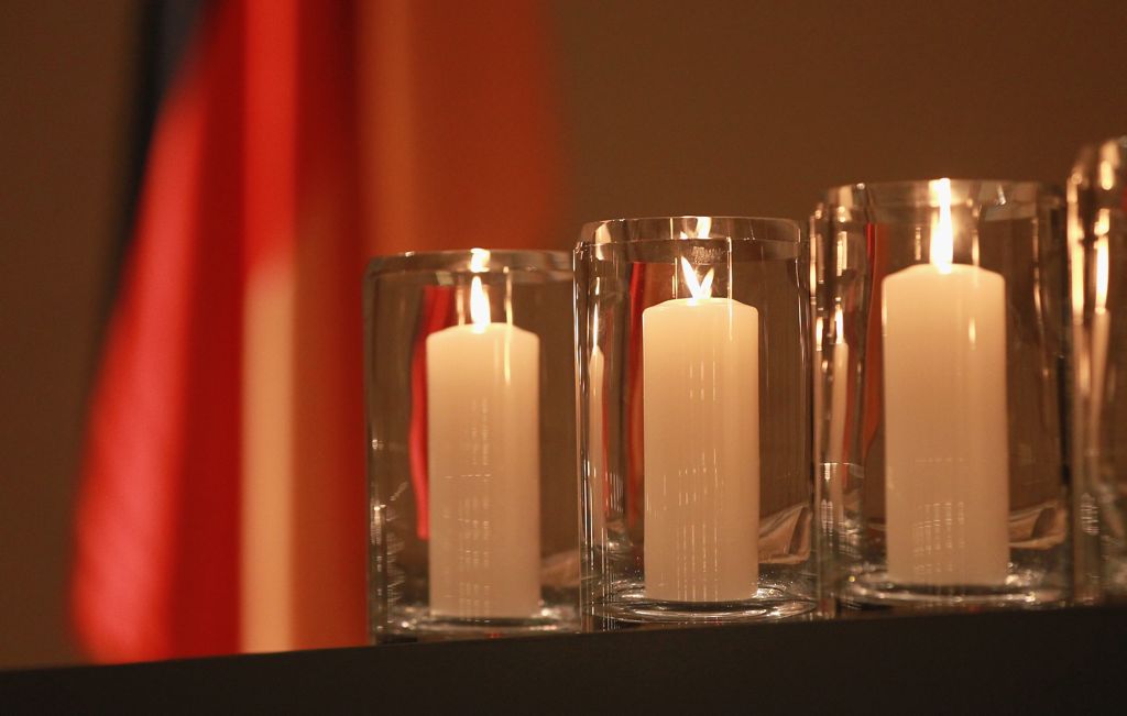 Germany: Neo-Nazi murder victims remembered with ceremony, minute's ...