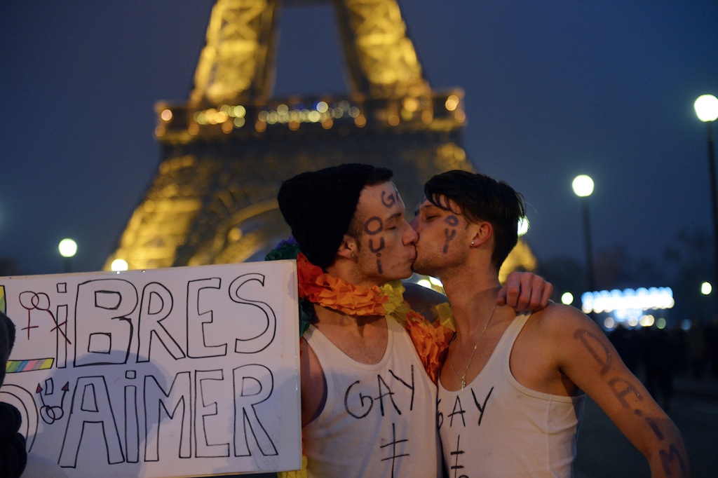 Articles in favor of gay marriage