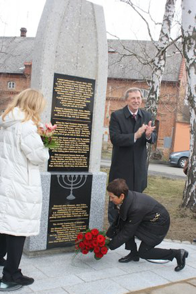 Czech memorial honors villagers for saving Jewish family from Nazis ...