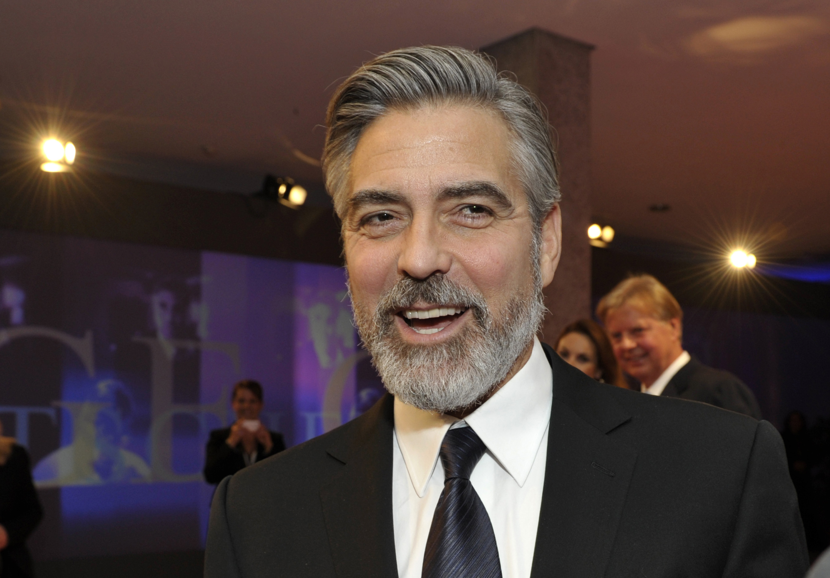 Good-looking men earn more, study shows - The World from PRX