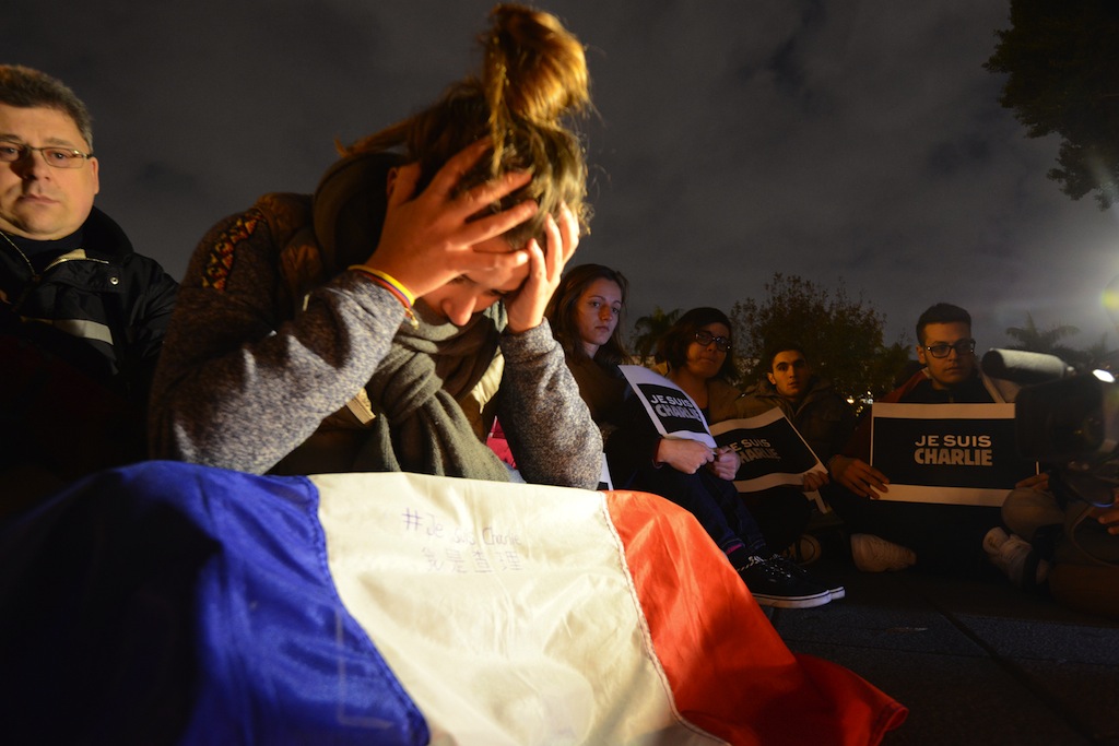 After a solemn night of mourning, a panicked morning manhunt in France(02)