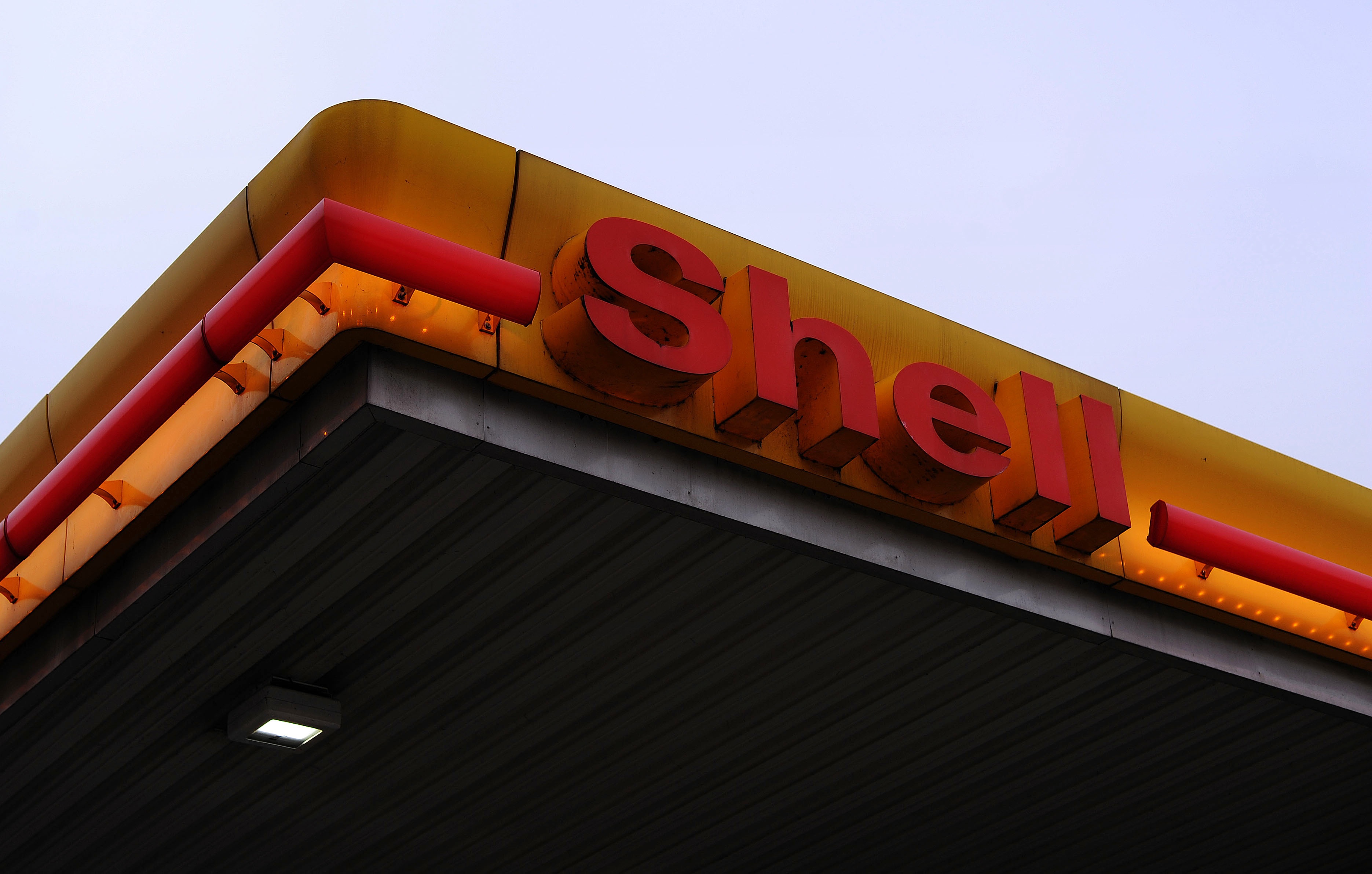 Shell shuts down Nigerian pipeline following oil theft and fire - The ...