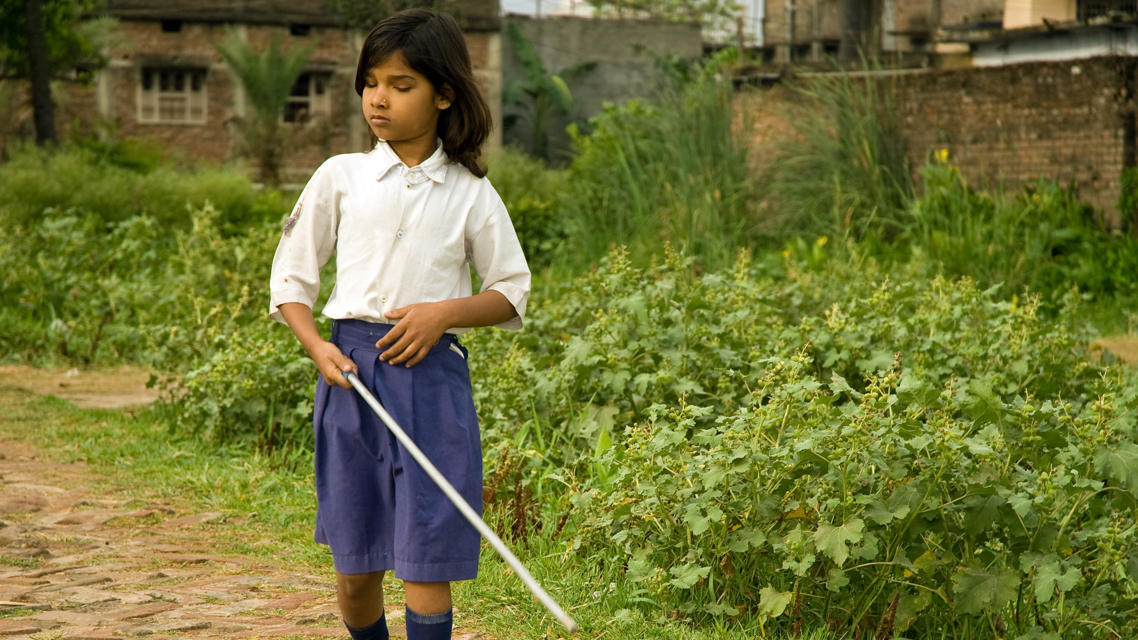 How a Blind Person Uses a Cane 