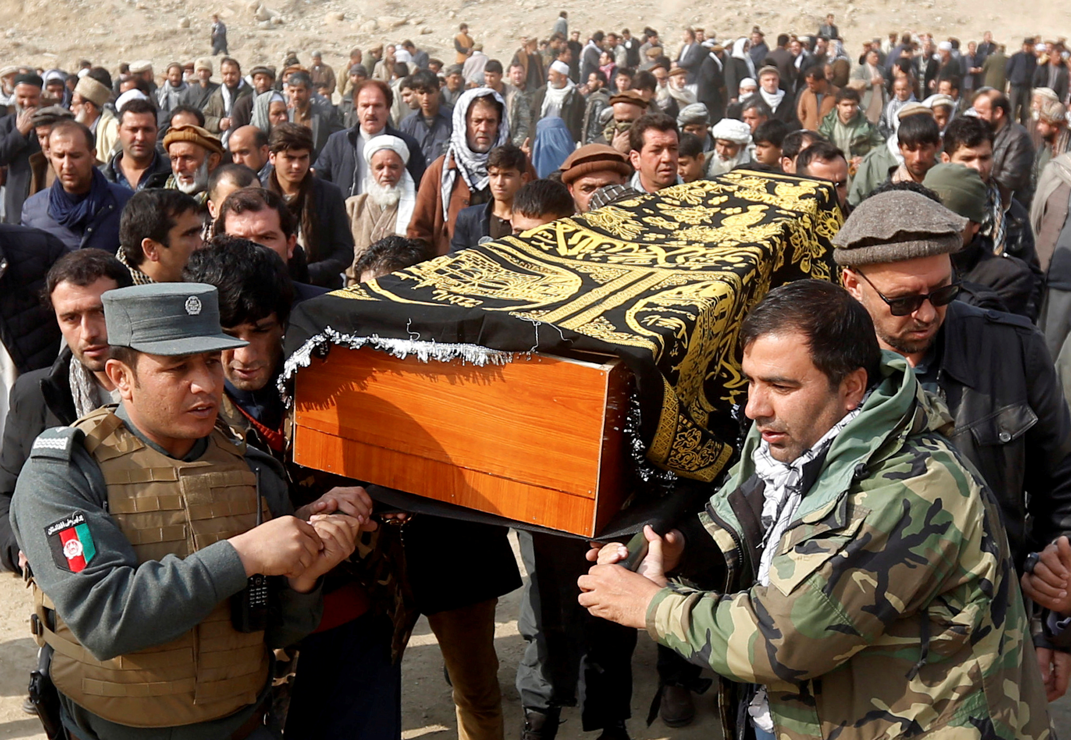 Afghan men carry the coffin of one of the victims of a car bomb attack in Kabul, Afghanistan January 28, 2018. Afghan men carry the coffin of one of the victims of a car bomb attack in Kabul, Afghanistan January 28, 2018.