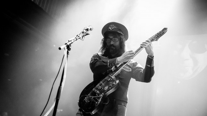 Sean Lennon performs in Las Vegas in 2016 Sean Lennon performs in Las Vegas in 2016