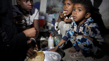 Children displaced from the Red Sea port city of Hodeidah have a meal in a shelter in Sanaa, Yemen November 1, 2018.