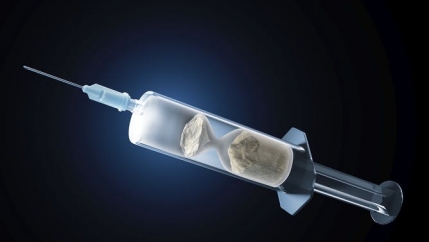 An illustration of a syringe, and inside it an hourglass keeping time 