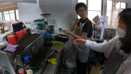  Baek Jae-wook is a teenager with an autistic spectrum disorder and earned barista certifications from the Jayeondo Cafe in Incheon.