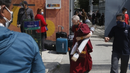 Stranded Australian citizens arrive to catch a bus to take a rescue flight from Tribhuvan International Airport in Kathmandu, Nepal, April 1, 2020. Stranded tourists from Australia and New Zealand boarded a chartered flight out of Nepal Wednesday. The Nep