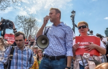 Russian opposition leader Alexei Navalny, center, attends a protest rally ahead of President Vladimir Putin's inauguration ceremony, in Moscow, May 5, 2018. 