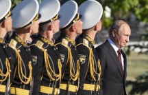 Putin with a line of soldiers behind him in uniform