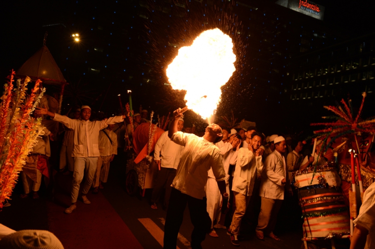 hindus celebrate navratri as muslims undertake hajj hindus celebrate navratri as muslims undertake hajj