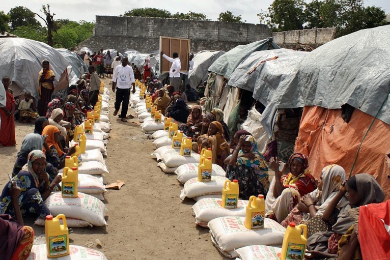 Food arrives for Somali famine victims (PHOTOS) | Public Radio