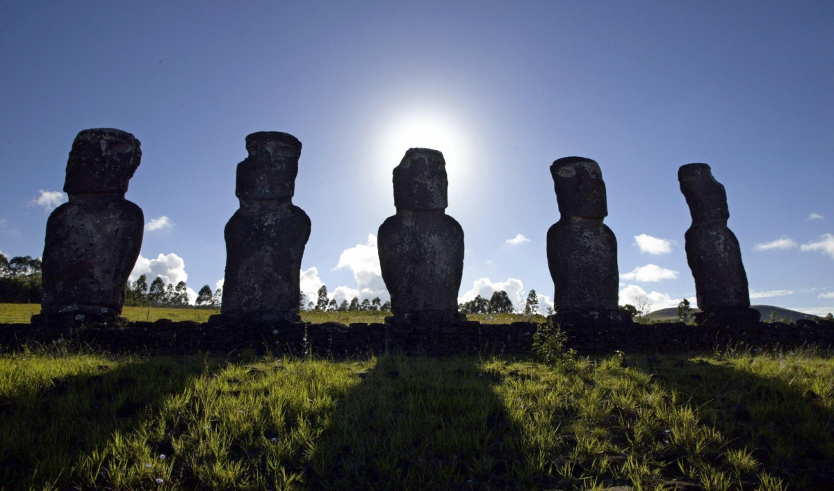 Easter Island statues walked, not rolled, into place The World from PRX