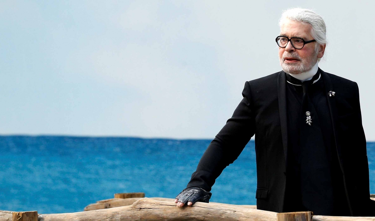 Fashion icon Karl Lagerfeld, known for elaborate visuals, is dead at 85