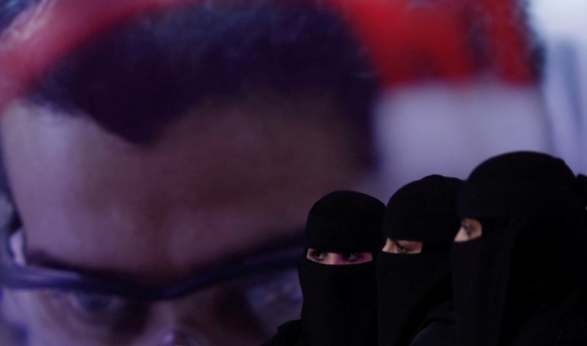 Three women in Saudi Arabia wearing black.