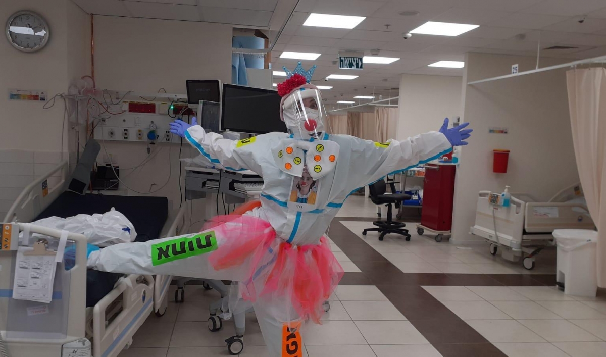 To cheer up COVID-19 patients, Israeli hospitals send in the clowns - Vimarsana News
