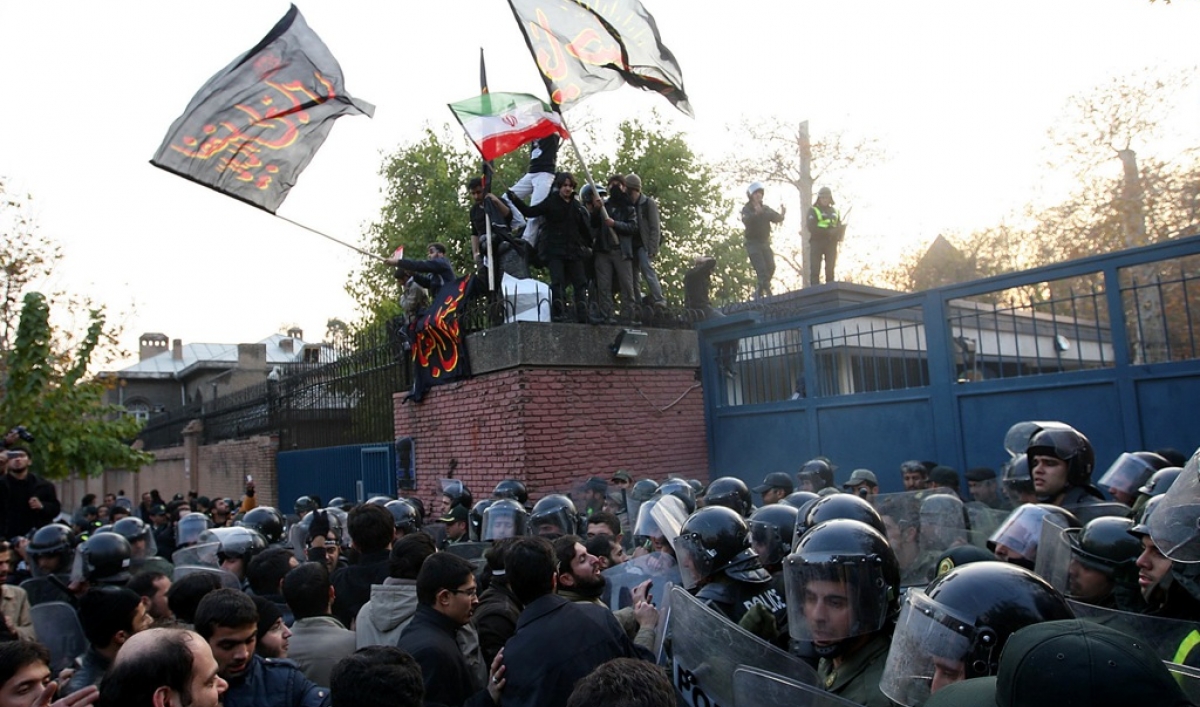 Britain expels Iranian diplomats over 'outrageous' embassy attack | The