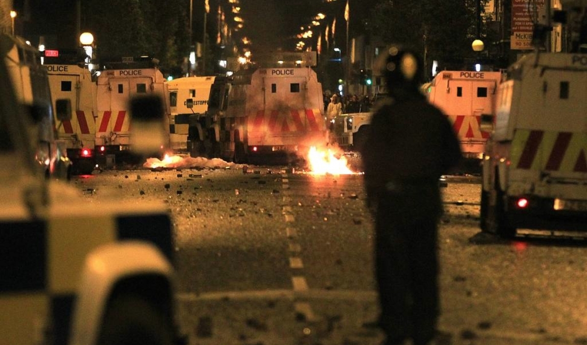 Worst sectarian violence in years erupts in Northern Ireland (VIDEO