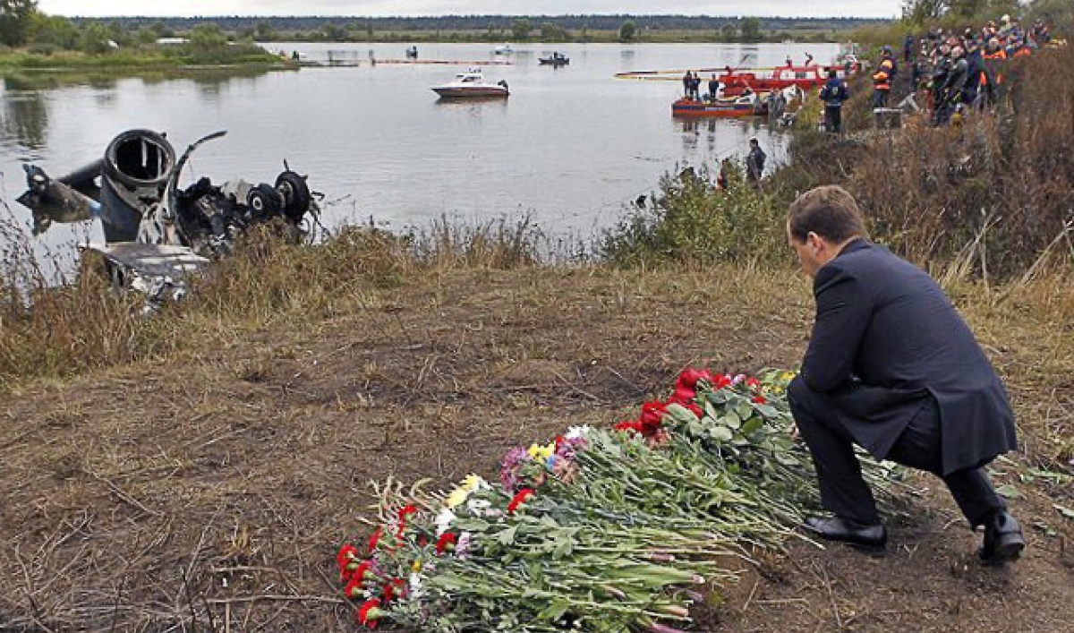 Nearly entire Russian ice hockey team dies in plane crash The World