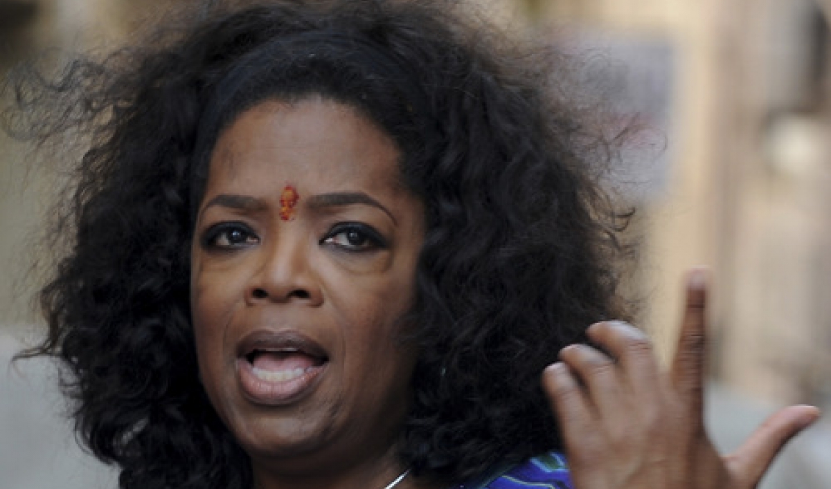 Oprah Winfrey in India Bodyguards arrested for scuffle with reporters