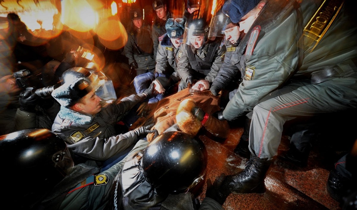 Том круз 2014. Шел охотник мимо башни. Боб сапп большой стэн. Где он попал. Где он попал.