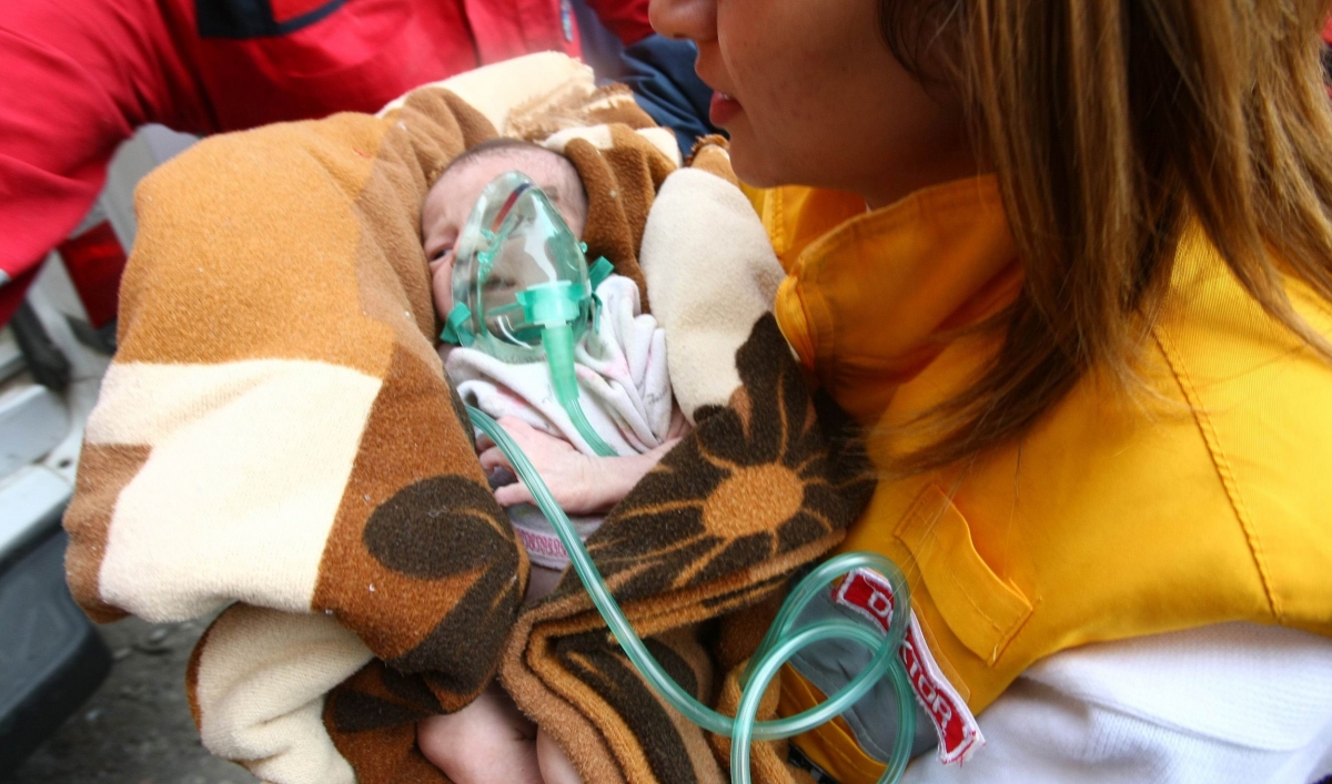 Baby rescued from rubble in Ercis, as death toll from Turkey quake