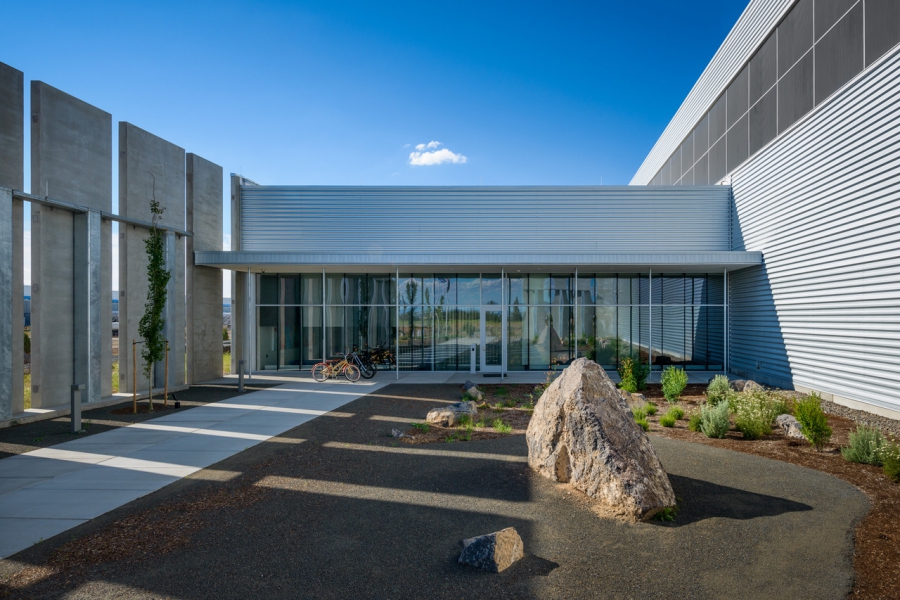 Facebook built its first data center in Prineville, Oregon. Facebook built its first data center in Prineville, Oregon.