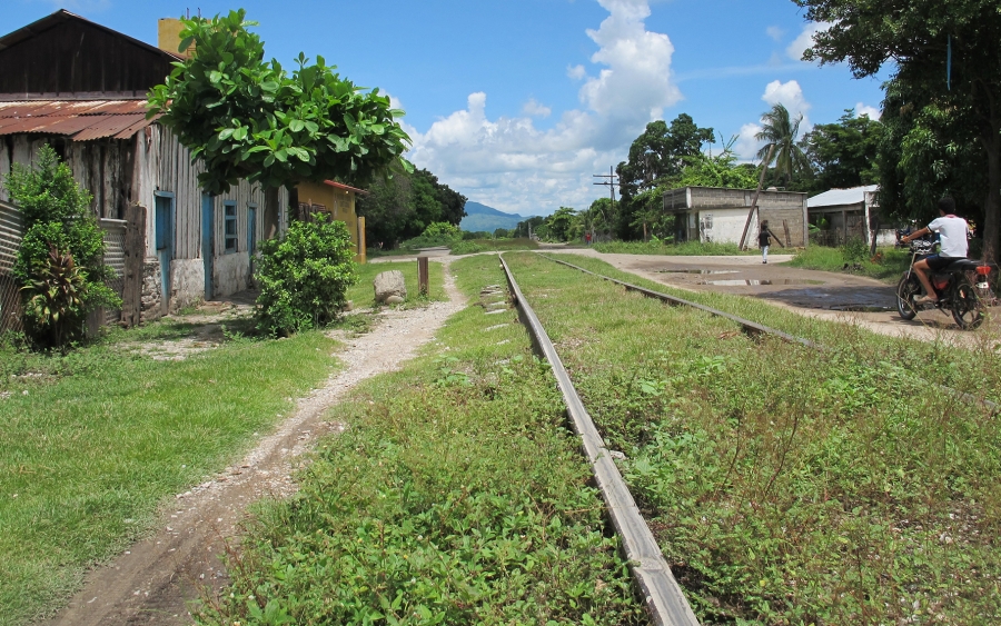 Railroad tracks in Chahuites. Some migrants spend weeks walking along train tracks in southern Mexico where they face high risks of robbery, kidnapping and sexual assault. Railroad tracks in Chahuites. Some migrants spend weeks walking along train tracks in southern Mexico where they face high risks of robbery, kidnapping and sexual assault.