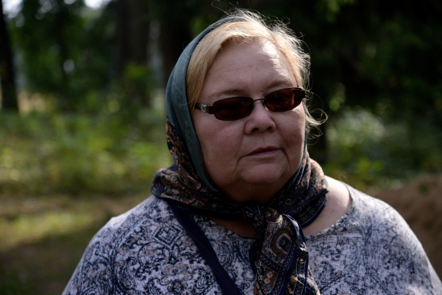 Woman in sunglasses looking at camera