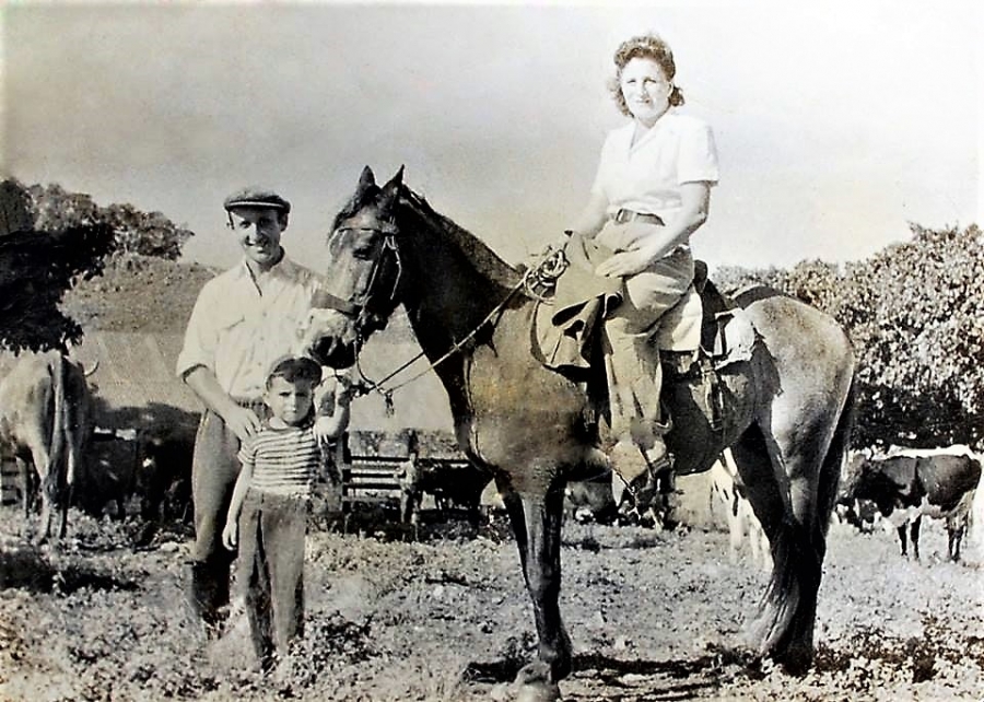 Rene Kirchheimer as a child with his parents, growing up on the farm in Sosúa in the 1940’s. Rene Kirchheimer as a child with his parents, growing up on the farm in Sosúa in the 1940’s.