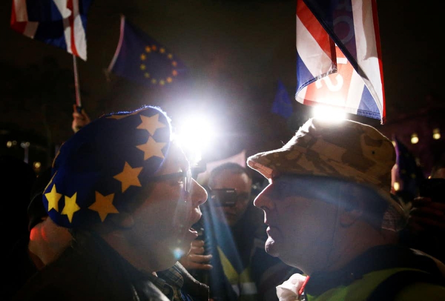 Anti-Brexit and pro-Brexit protesters are face to face