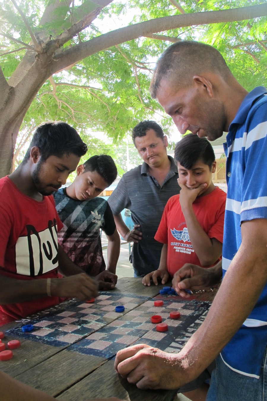 Many Central American migrants pass the days playing competitive games of checkers at the local migrant shelter in Ixtepec, Mexico. The city, as well as the surrounding region, was devastated by last September’s earthquakes. Many Central American migrants pass the days playing competitive games of checkers at the local migrant shelter in Ixtepec, Mexico. The city, as well as the surrounding region, was devastated by last September’s earthquakes.