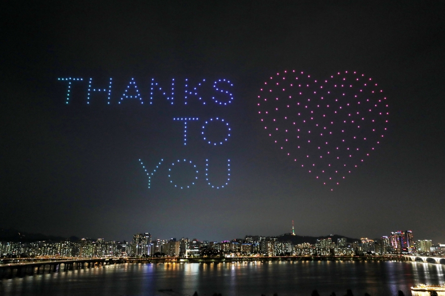 The drone show in Seoul, which started with prevention messages, continued with messages of gratitude for medical workers in the front lines of the fight agains the novel coronavirus. The words Thanks to you are drawn in the sky over a city by lights on drones.