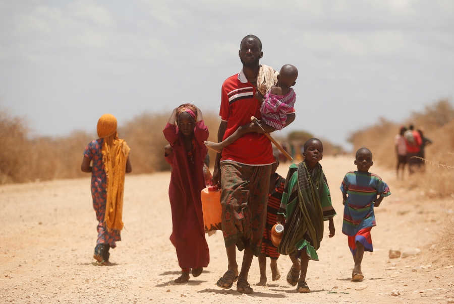 Drought-ravaged Somalis walk for days searching for food and water ...