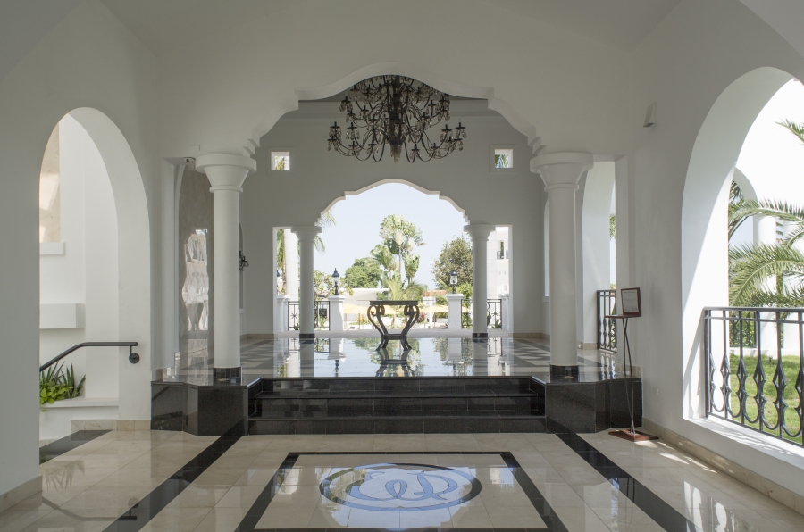 The elegant lobby at the El Rancho is open to the air. The elegant lobby at the El Rancho is open to the air.