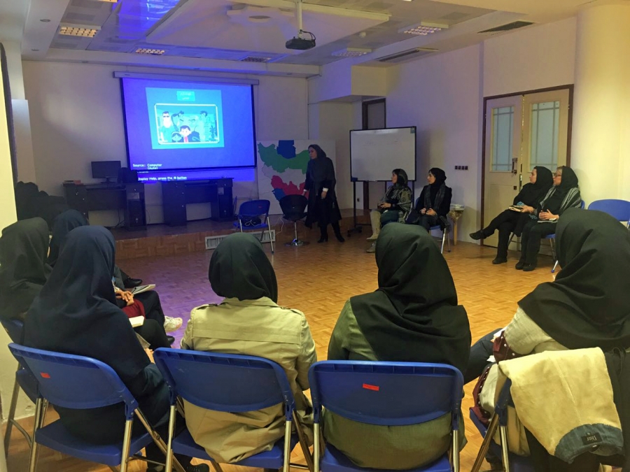 Yassi Ashki teaches a workshop for teachers at a school in Tehran. Yassi Ashki teaches a workshop for teachers at a school in Tehran.