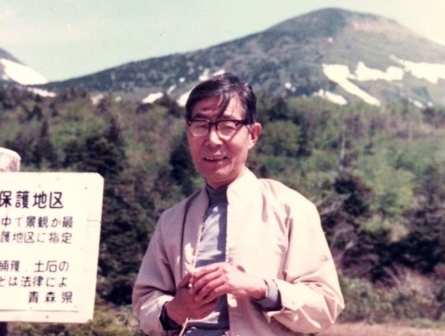 Aya Kano's grandfather, Yuhzo Kano. Kano was 1.7 km from the atomic bomb's hypocenter. His wife died in the blast. He later married Aya Kano's grandmother, Akiyo Kano. He had stomach cancer and died in 1983 Aya Kano's grandfather, Yuhzo Kano. Kano was 1.7 km from the atomic bomb's hypocenter. His wife died in the blast. He later married Aya Kano's grandmother, Akiyo Kano. He had stomach cancer and died in 1983