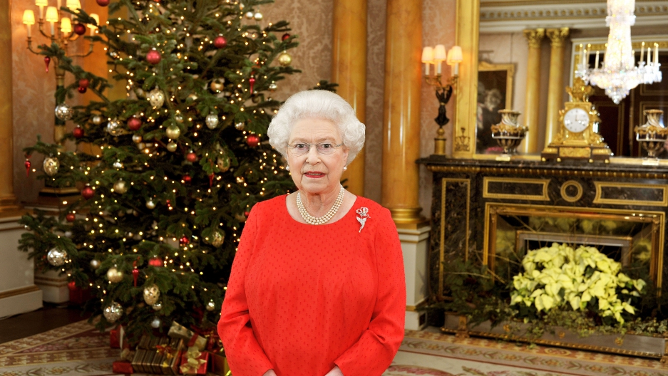 home alone queen elizabeth ii will spend christmas day without her star royal grandkids kate and wills and harry - How To Spend Christmas Alone home alone queen elizabeth ii will spend christmas day without her star royal grandkids kate and wills and harry - How To Spend Christmas Alone