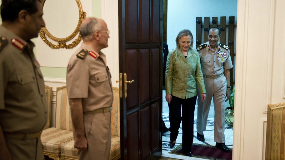 hillary clinton holds talks