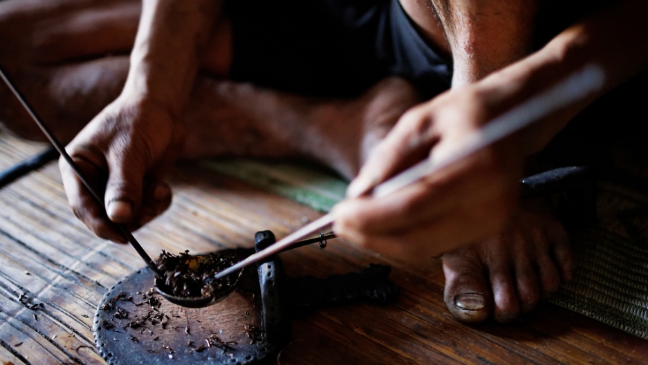 Preparation of an opium pipe
