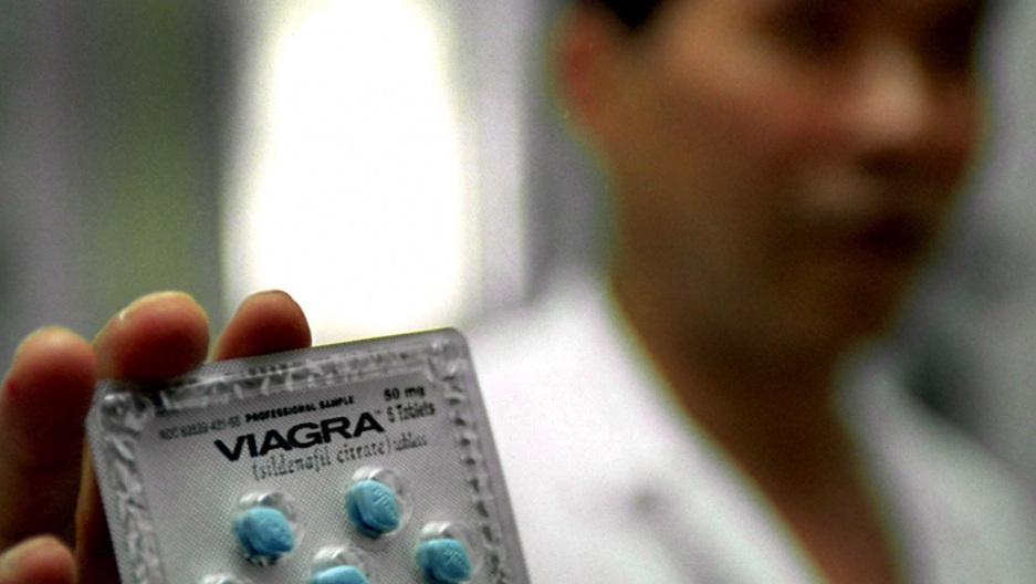 A Chinese doctor shows the anti-impotence drug Viagra at a hospital in Shanghai. Viagra reportedly made its debut in mainland China 2003 and is now ... Chinese Doctor Porn - A Chinese doctor shows the anti-impotence drug Viagra at a hospital in Shanghai. Viagra reportedly made its debut in mainland China 2003 and is now ...
