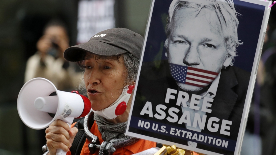 Julian Assange supporters protest outside the Old Bailey in London, United Kingdom, Sept. 7, 2020. Julian Assange supporters protest outside the Old Bailey in London, United Kingdom, Sept. 7, 2020.