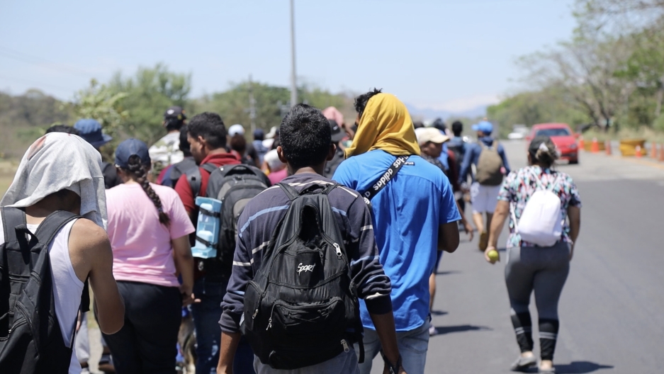'It's really hard here': Migrants heading north from Latin America face barriers at the US-Mexico border - Vimarsana News