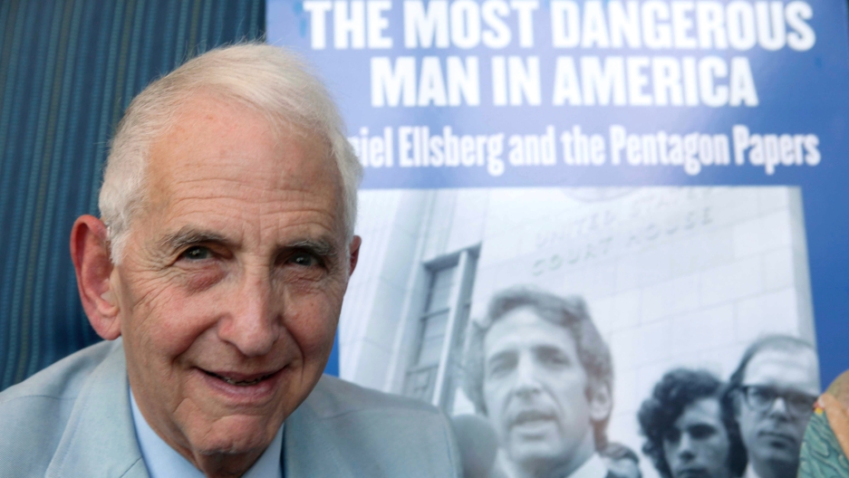 'Courage is contagious': The late Daniel Ellsberg's decision to release the Pentagon Papers didn't happen in a vacuum - Vimarsana News
