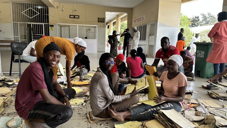 Young Senegalese feel the impact of the country's political crisis - Vimarsana News